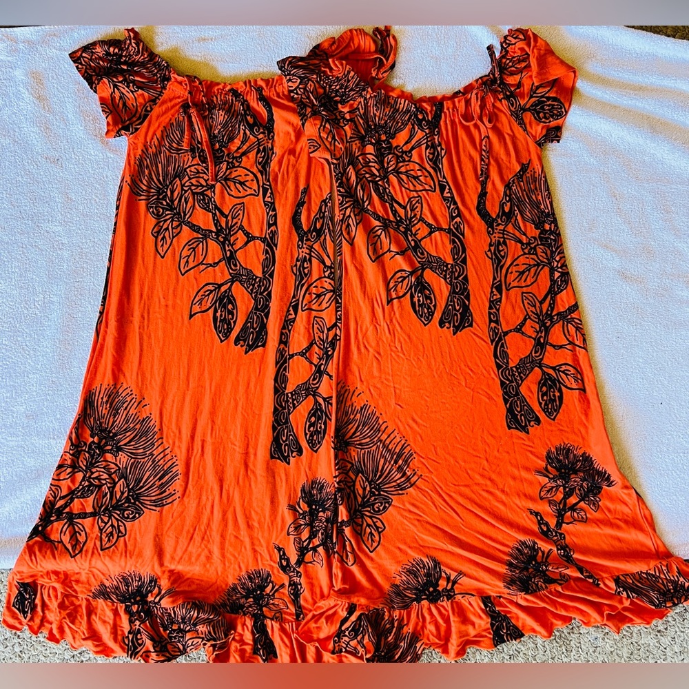 Two Keiki Toa Hawaiian girls dresses size 6.  Stretchy material.